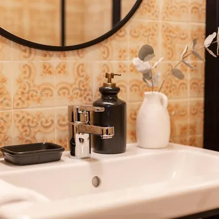 Couleur Corail Peaceful Gem & Shared Yard