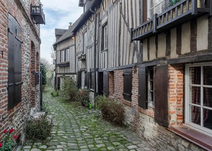 Апартаменты Couleur Corail Peaceful Gem & Shared Yard *