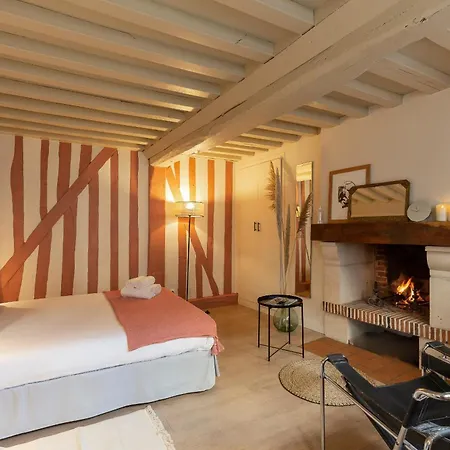 Couleur Corail Peaceful Gem & Shared Yard Honfleur