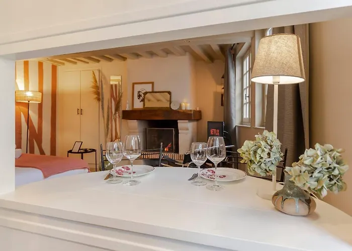 Couleur Corail Peaceful Gem & Shared Yard * Honfleur